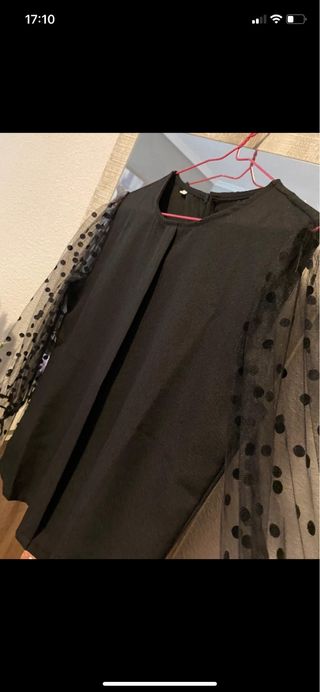 Blusa negra manga transparente lunares