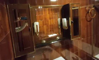 Armarios de baño de cristal y metal