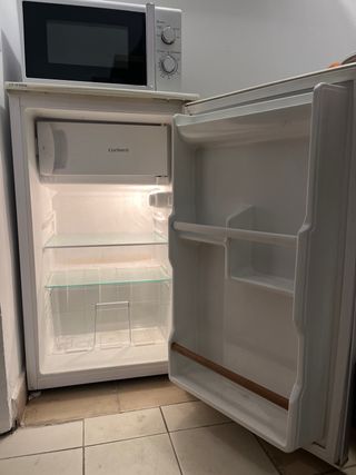 Nevera Corberó con imanes de Barcelona