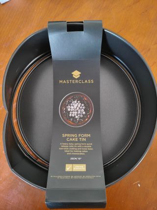 MasterClass Molde Desmontable para Tartas de 30cm con Base Suelta, Antiadherente, Acero al Carbono Resistente de 1mm, Libre de P
