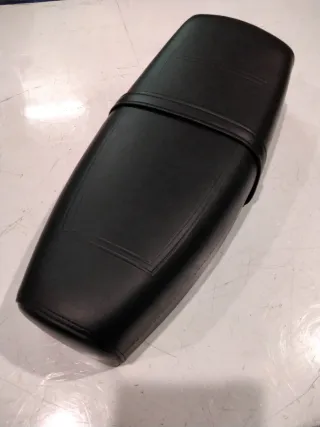 Asiento negro para Vespa Iris