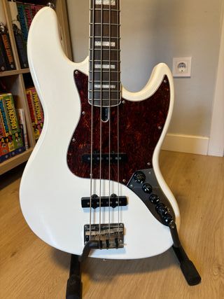 Bajo Marcus Miller V7 2nd Gen AWH