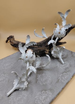 Coppia di appliques in metallo bianco