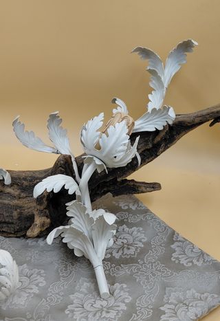 Coppia di appliques in metallo bianco