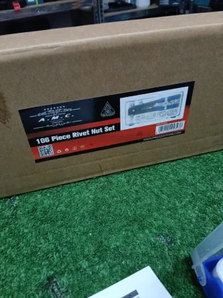 Rivettatrice professionale 106 pezzi