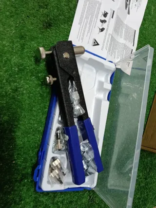 Rivettatrice professionale 106 pezzi