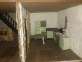 Casita de muñecas amueblada