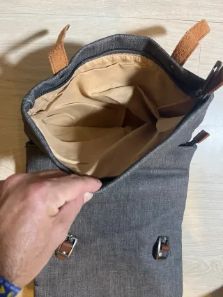 Bolso-Mochila Gris y Cuero