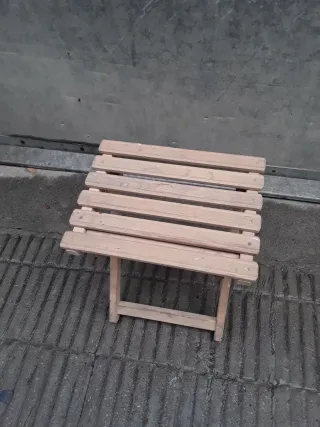 Banqueta pequeña de madera 9,99