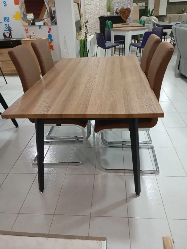 Mesa Comedor + 4 Sillas Madera y Metal