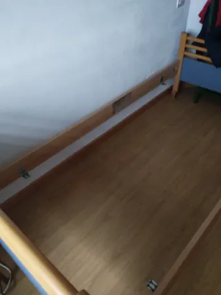 Cama infantil con barrera protectora