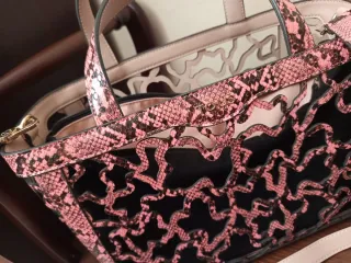 Bolso Tous Negro y Rosa Piel Serpiente