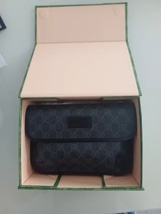 Caja Gucci verde con estampado