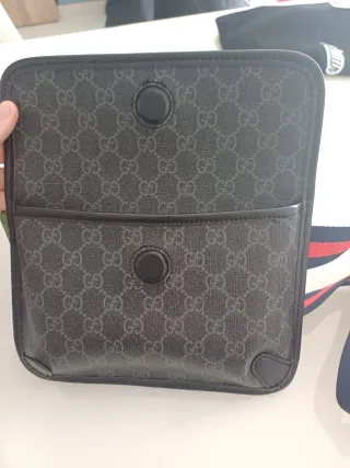Caja Gucci verde con estampado