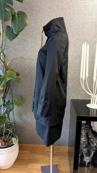 Abrigo gabardina impermeable negro