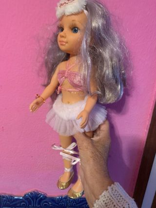 Nancy bailarina con traje y zapatos ballet