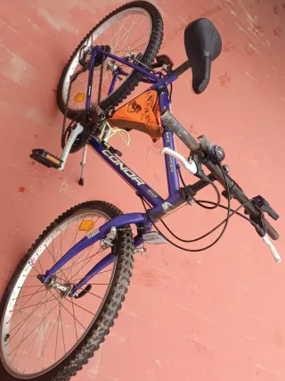 Bicicleta Conor 24 Mountain Bike para restaurar