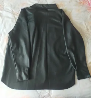 Camisa efecto piel Pull&Bear Talla M