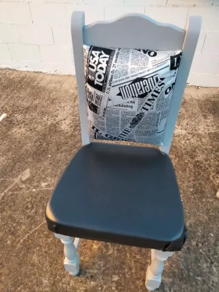 Juego de 4 sillas de madera grises