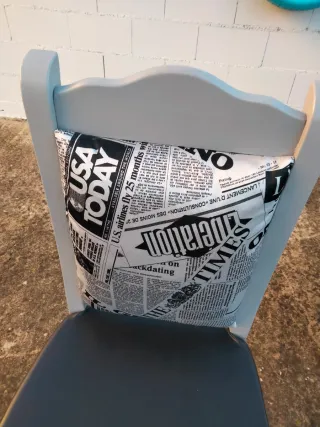 Juego de 4 sillas de madera grises