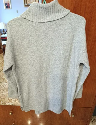 Jersey cuello alto gris S, da más talla calentito