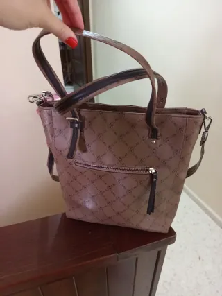 Bolso de mano y hombro con logo