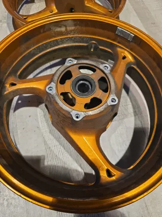 Juego Llantas Suzuki GSX 600 Doradas usadas