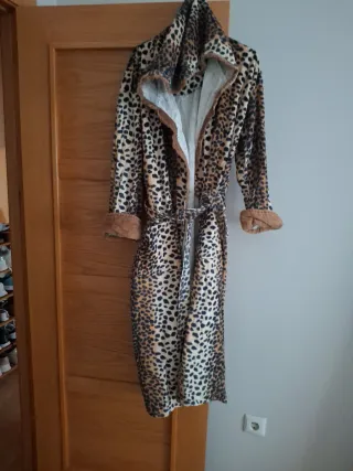 Bata con capucha XXL estampado animal