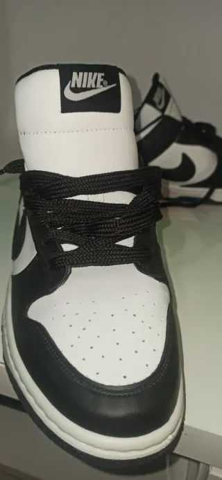 Zapatilla Nike Dunk Negra y Blanca