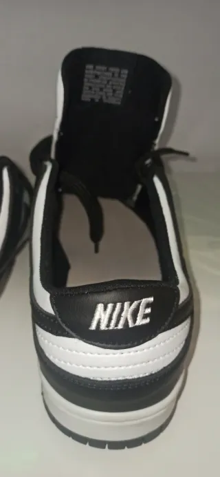 Zapatilla Nike Dunk Negra y Blanca