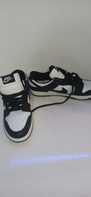 Zapatilla Nike Dunk Negra y Blanca