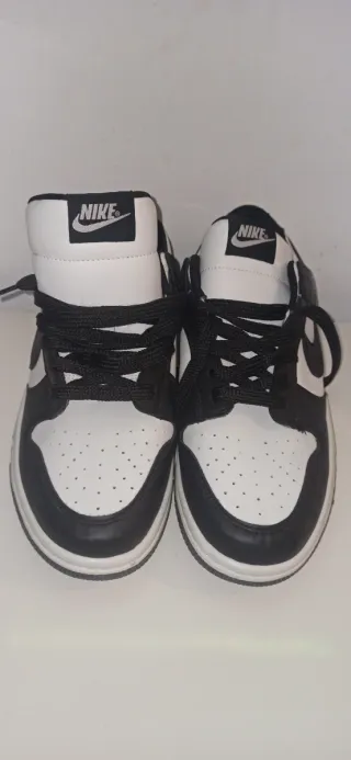 Zapatilla Nike Dunk Negra y Blanca