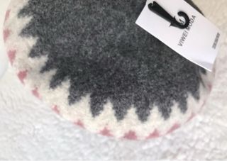 Boina de mujer con diseño