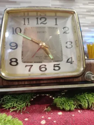 Reloj de chimenea antiguo de cuerda