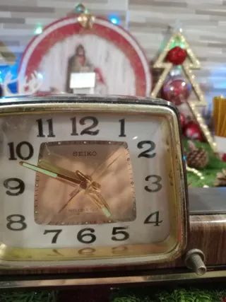 Reloj de chimenea antiguo de cuerda