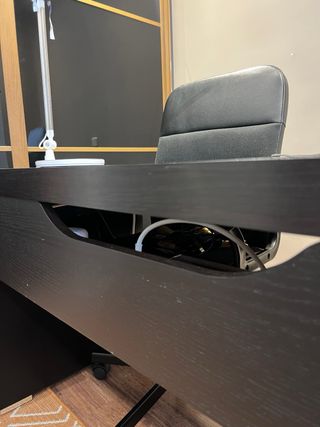 Escritorio IKEA MALM con tablero extensible