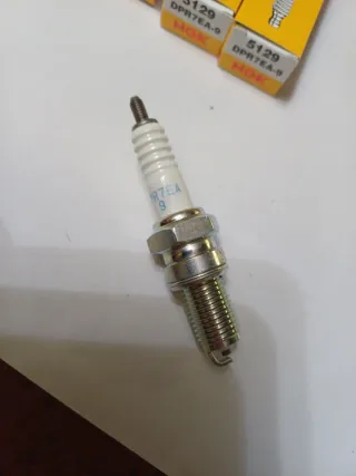 Candele NGK DPR7EA-9 (4 pezzi)