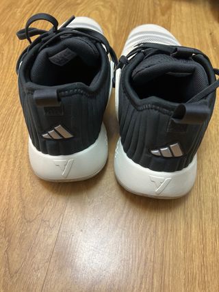 Zapatillas Adidas Blancas y Negras