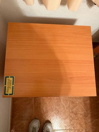 Mesita de noche de madera