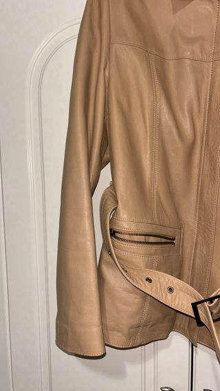 Cazadora de piel beige