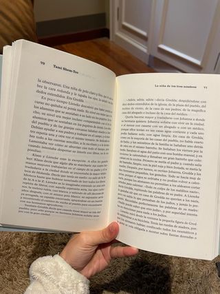 La niña de los tres nombres (Emecé)