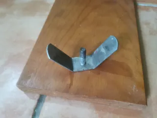 Jamonera de madera y metal