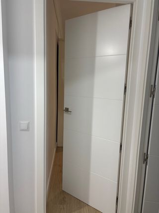 -Puertas blancas, varios modelos.