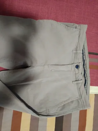 Pantalón Chino Gris