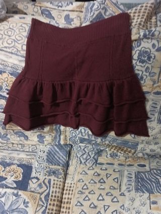 Falda de punto burdeos talla 34/36