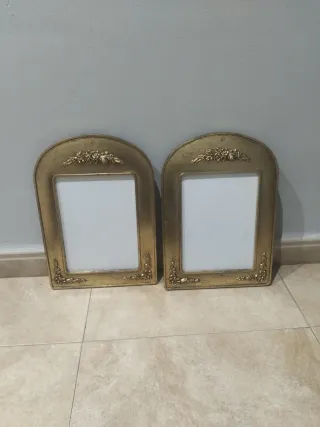 Pareja de Marcos Dorados Metálicos