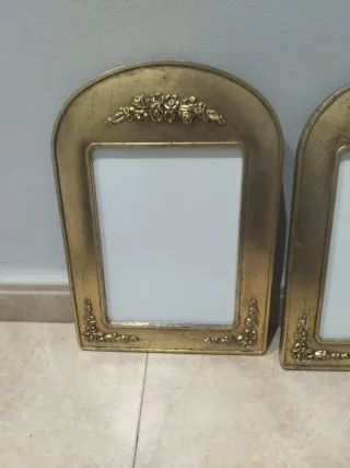 Pareja de Marcos Dorados Metálicos