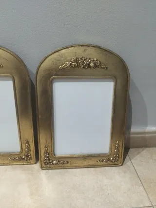 Pareja de Marcos Dorados Metálicos