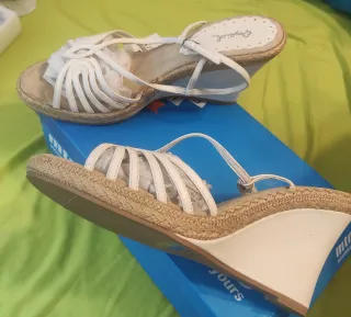 Sandalias Tacon Oro/Plata y blancas Talla 41