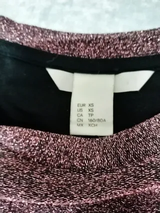 Blusa brillante con detalle de abeja